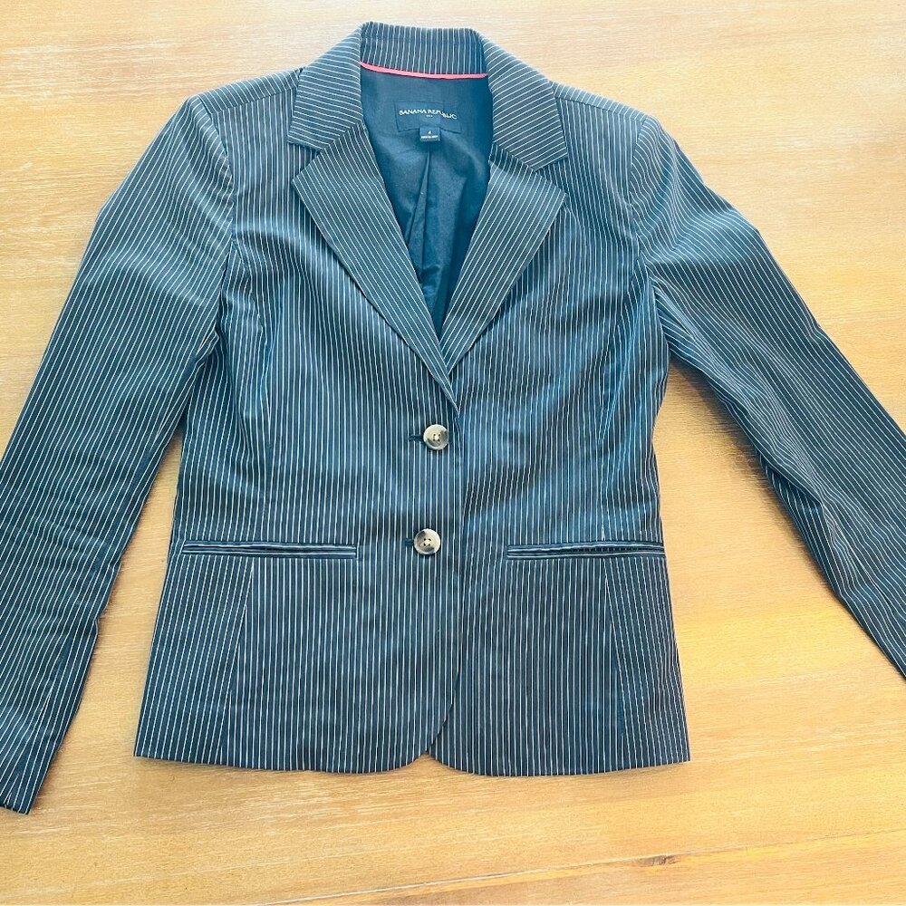 Banana Republic Pinstripe Blazer – Women’s Size 4